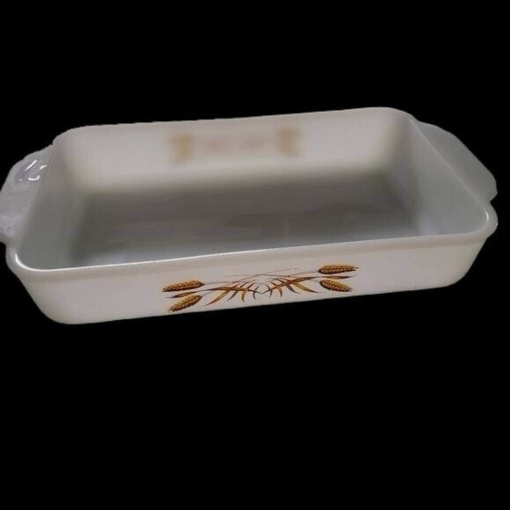 Anchor Hocking Fire King Milk Glass Wheat Grain Wheat Baking Dish Vintage‎